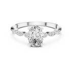Meisterwerk mit dreieckigem Diamantcluster und geriffelten, abgestuften Flügeln
