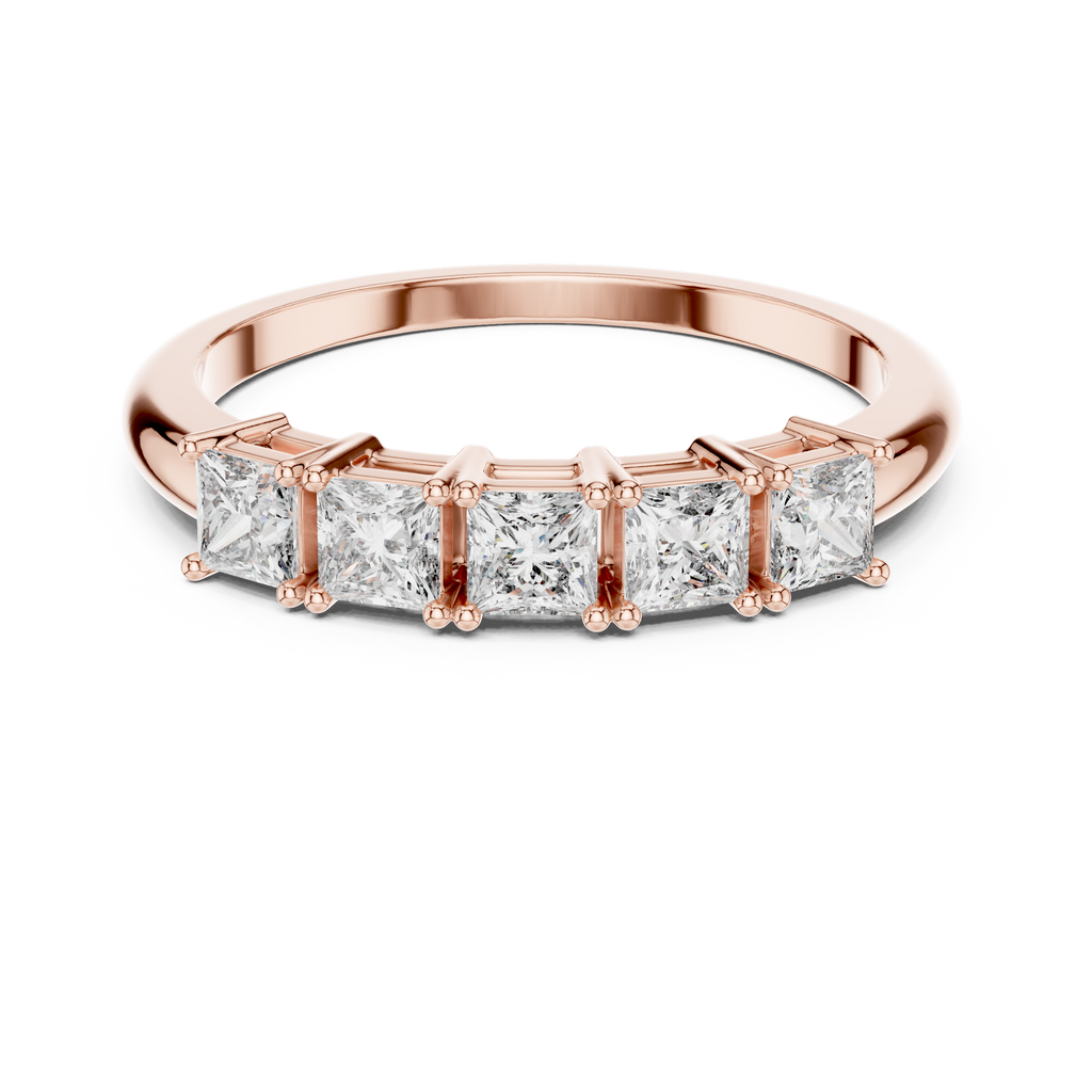Fünf Diamanten im Princess-Schliff in einer klassischen, erhöhten Korb-Fassung