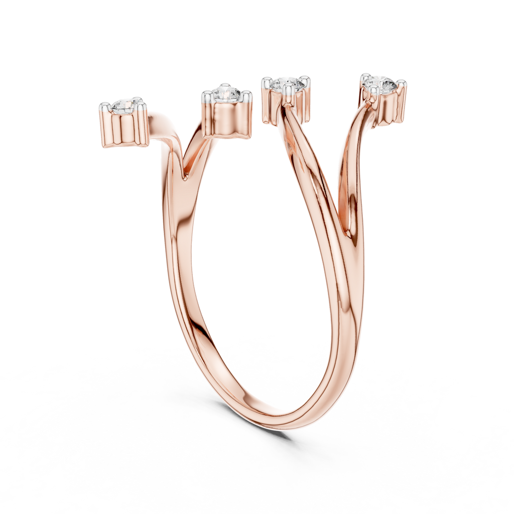 Meisterwerk mit dreieckigem Diamantcluster und geriffelten, abgestuften Flügeln