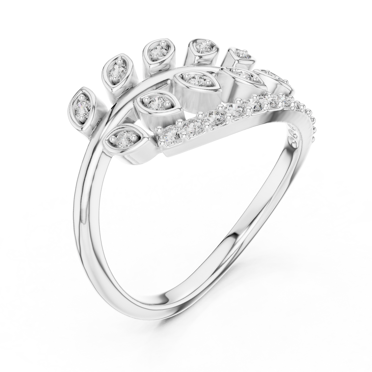 Meisterwerk mit dreieckigem Diamantcluster und geriffelten, abgestuften Flügeln