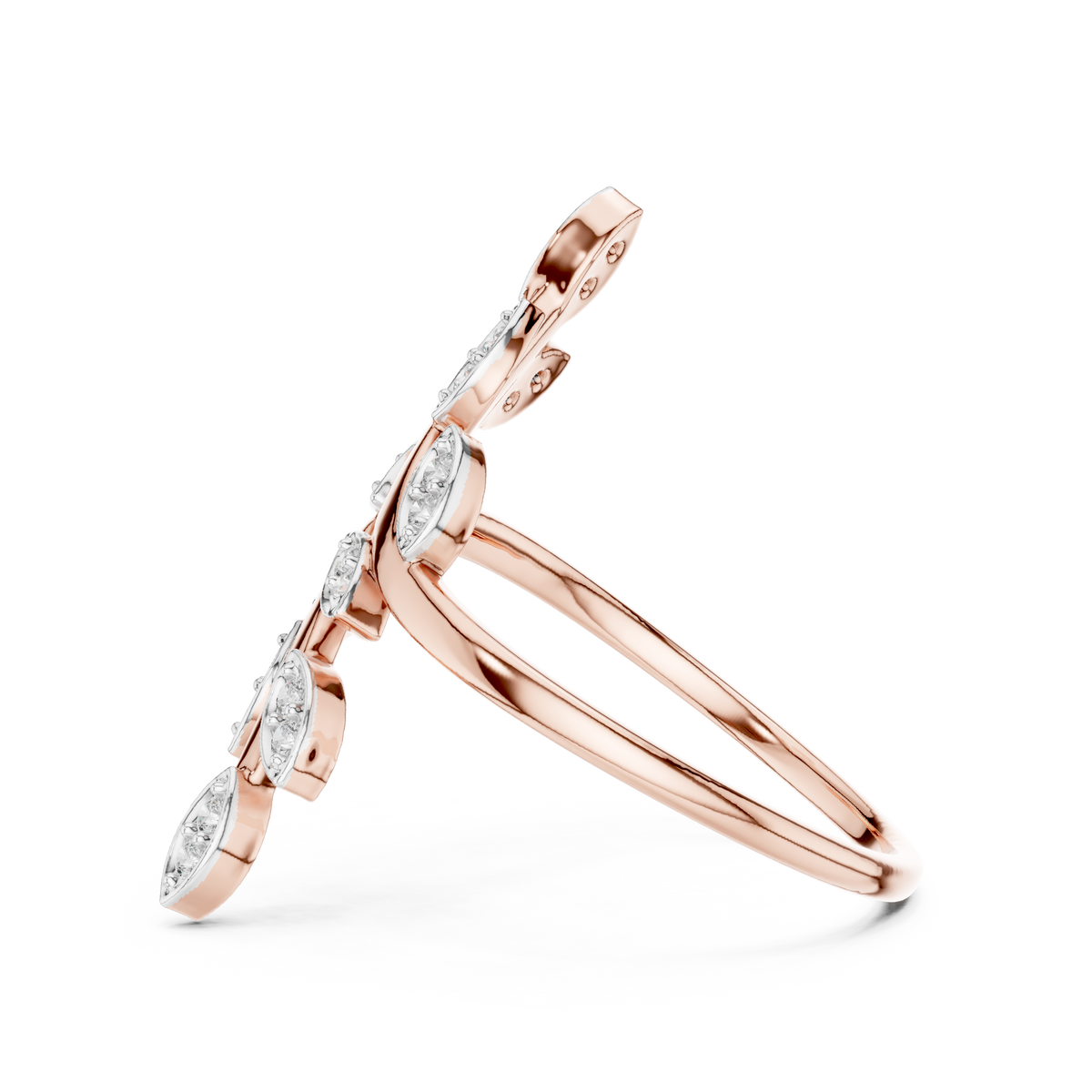 Meisterwerk mit dreieckigem Diamantcluster und geriffelten, abgestuften Flügeln