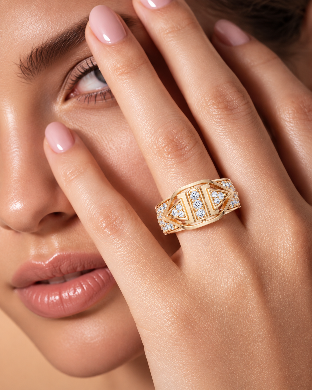 Noble Diamond Gold Ring – Stylish Luxury Band