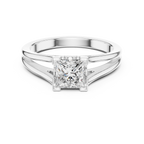 Diamantring im Princess-Schliff mit aufwendiger Fassung im Antik-Stil