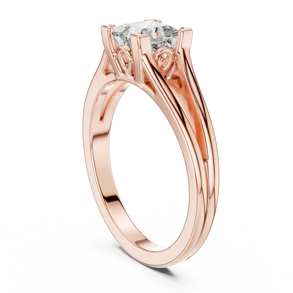 Diamantring im Princess-Schliff mit aufwendiger Fassung im Antik-Stil
