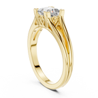 Diamantring im Princess-Schliff mit aufwendiger Fassung im Antik-Stil