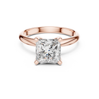 Prinzessschliff-Diamant in einer modernen Kathedralenfassung