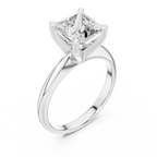 Prinzessschliff-Diamant in einer modernen Kathedralenfassung