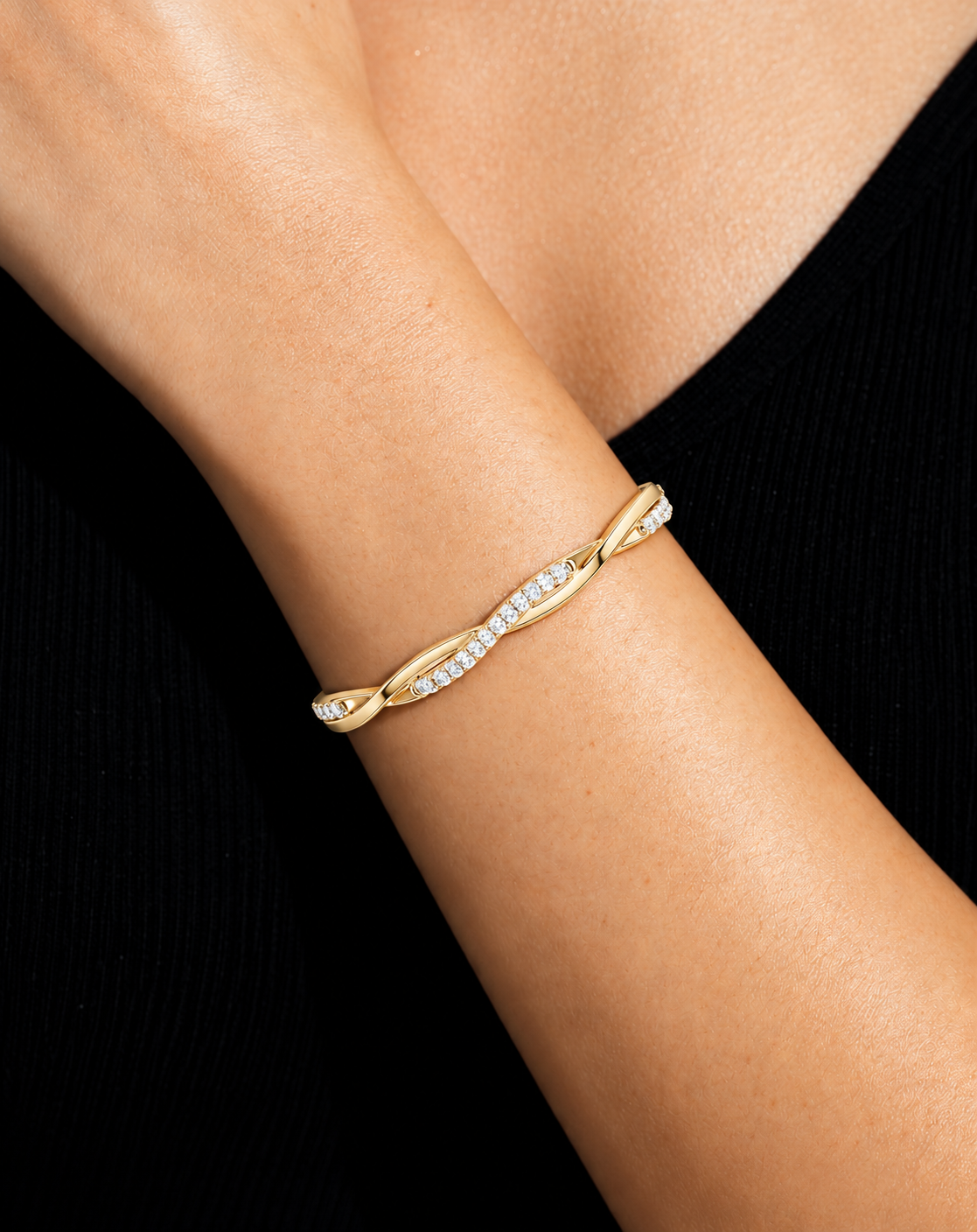 Minimalistisches Diamantarmband mit Twist-Design
